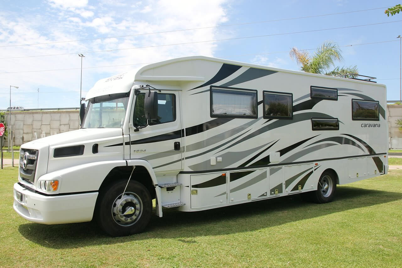 Maxi Motorhome sobre chasis Mercedes-Benz 1624, exterior